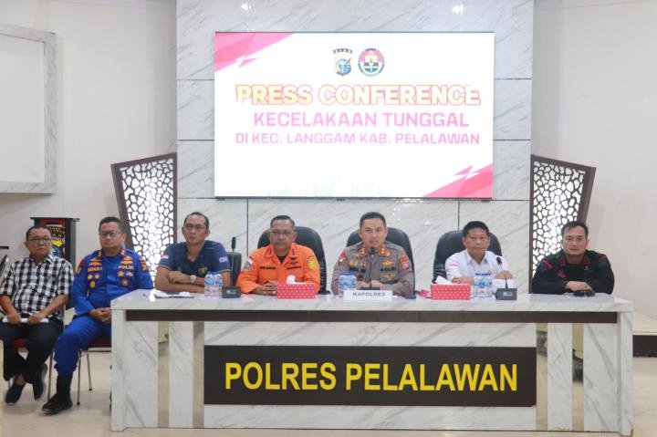 Polres Pelalawan Investigasi Tragedi Truk Terjun ke Sungai