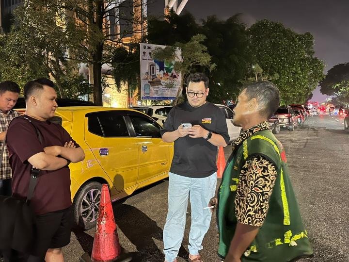 Rizky Bagus Oka Geram: Parkir Kawasan Kuliner Cut Nyak Dien Makan Badan Jalan-Dikutip Rp5.000