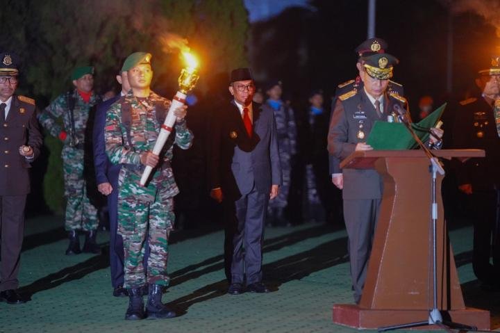 Pj Gubri, Forkopimda Riau Beri Penghormatan dan Renungan Suci di TMP Pekanbaru 