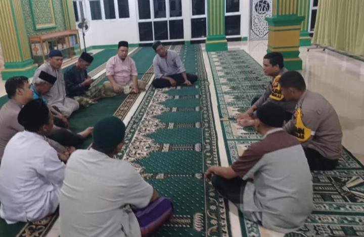 Melalui Subuh Berjemaah Polsubsektor Pelalawan Ciptakan Kondisi Aman Pasca Pilkada