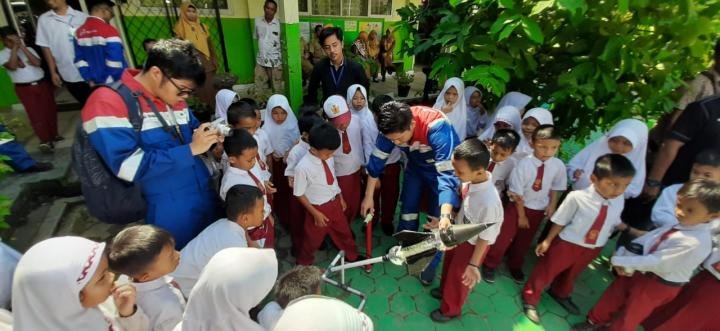 Pertamina Energi Negeri, Ratusan Relawan Turun Mengajar ke Sekolah