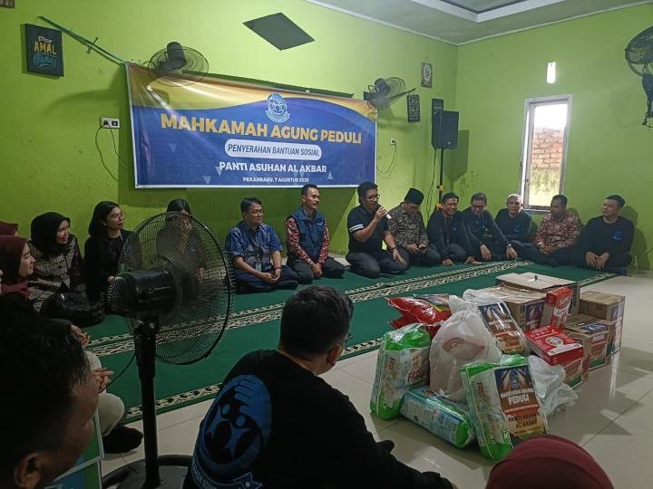 MA Peduli Berbagi Sembako di Panti Asuhan Al-Akbar Pekanbaru