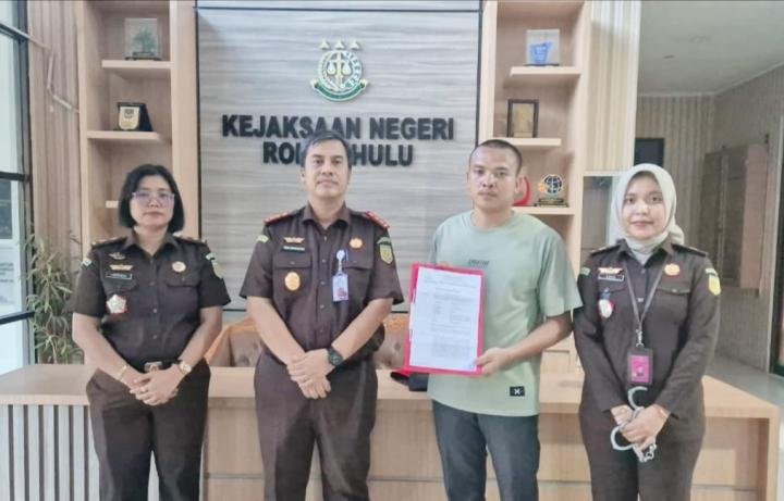 Kejari Rohul Hentikan Penuntutan Dua Perkara melalui RJ, Ini Kasusnya