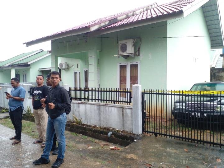 Anak SMA di Kuansing Temukan Ibu Tewas Bersimbah Darah. Dapat WA dari Ayahnya