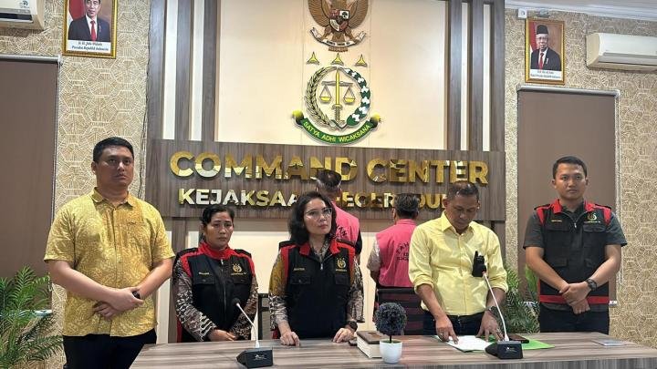 Resmi Tersangka, Eks Plt Kadis Kominfo dan Dirut PT Mayatama Solusindo Ditahan