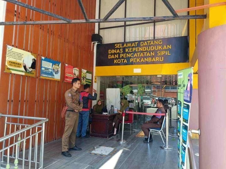 Disdukcapil Kembali Buka Layanan Cetak KTP, Perekaman Masih Tertunda