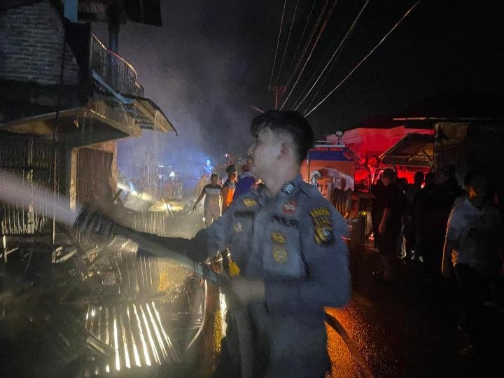 Belasan Ruko dan Kios Pasar Peranap Hangus Terbakar, Berikut Daftar Korban