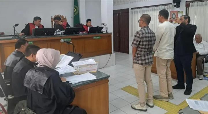 Saksi Rincikan Rp17 miliar yang Turut Dinikmati Keluarga Rida