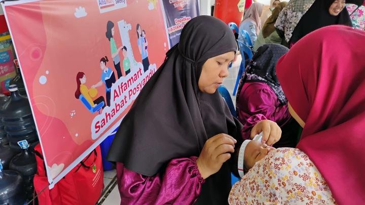 Kembali Hadir! Alfamart Sahabat Posyandu Bersama Sweety Jangkau Ratusan Balita Pekanbaru