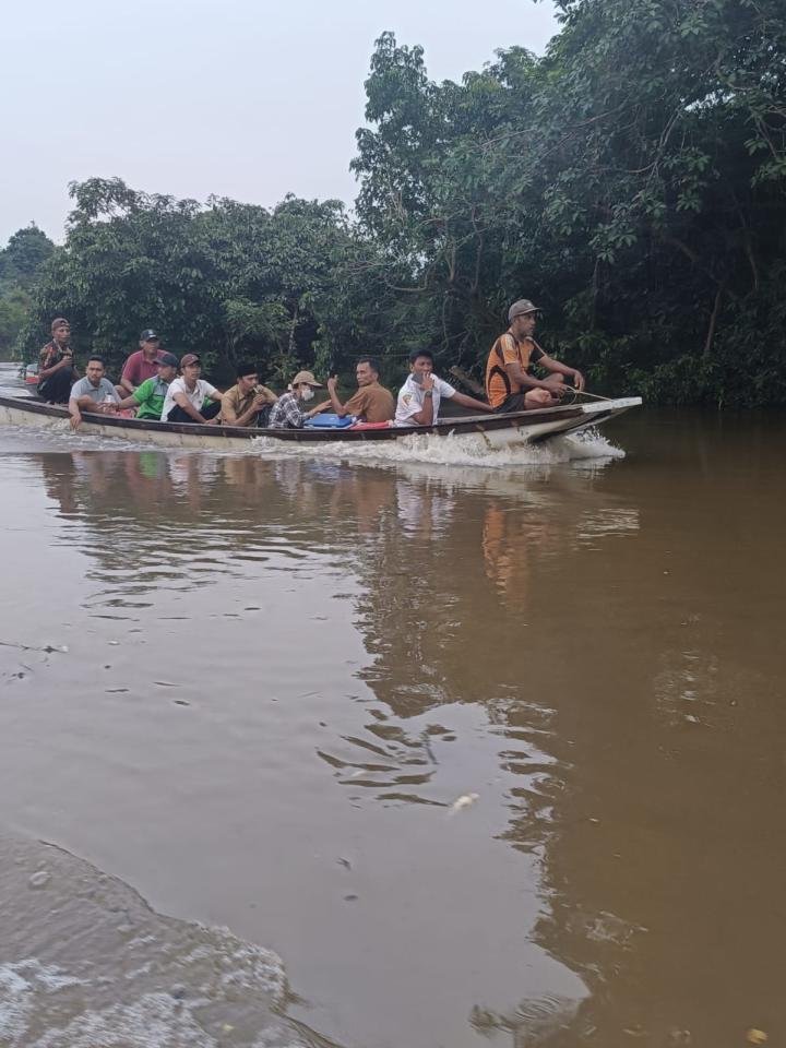 Banyak Ikan Mati dan Membusuk di Sungai Tapung, Kapolsek Langsung Turun ke TKP