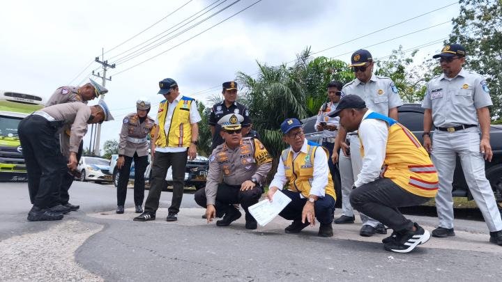 Polda Riau Cek Jalintim KM 75 - 83 Rusak Dilanda Banjir Jelang Operasi Ketupat, BPJN: Diperbaiki