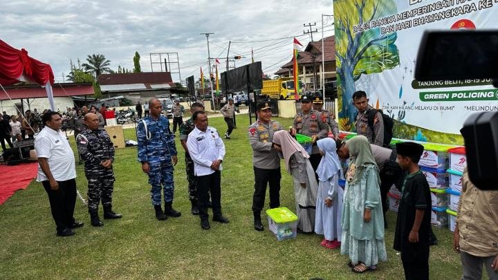 Peringati Hari Lingkungan Hidup-Bhayangkara ke-79, Kapolda Tanam Pohon dan Serahkan Bansos