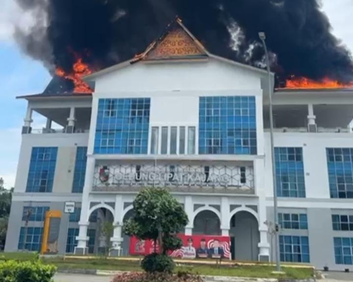Kantor Dishub Pekanbaru di Tenayan Raya Terbakar