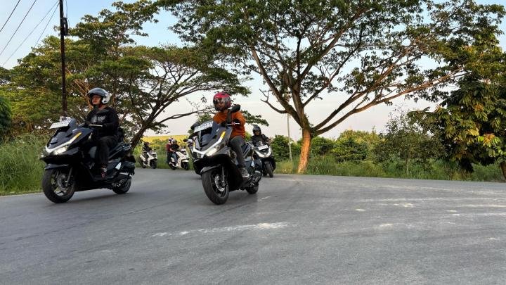 Explore Fitur Canggih, Honda PCX Ngasab Bersama Komunitas