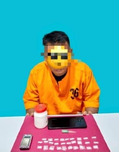 Dini Hari Polres Pelalawan Bergerak, Pengedar Diciduk Simpan 29 Paket Sabu di Samping Rumah