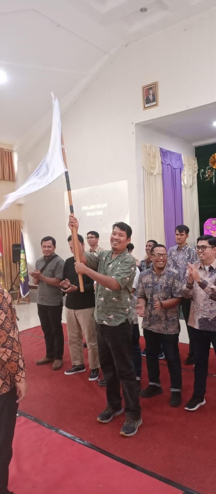 Hendra dan Pengurus IKA KOM Fisip Unri Periode 2023-2027 Resmi Dilantik