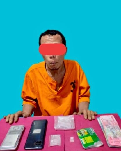 Polres Pelalawan Tangkap Pemilik Dua Paket Sabu, Sita Timbangan Digital dan Uang Tunai 