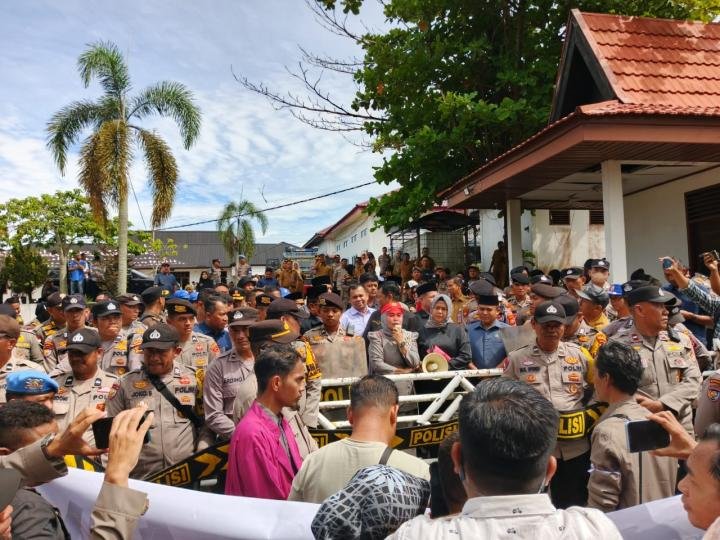 Polres Siagakan 200 Personel Amankan Demonstrasi Aliansi Masyarakat Peduli Rohul di DPRD