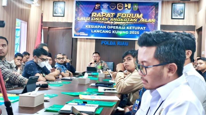 Dirlantas Polda Riau Pimpin Rapat Forum LLAJ: Persiapan Matang untuk Operasi Ketupat LK 2025