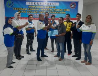 Ketua PD FSP KB SPSI Riau Kembangkan Sayap, Serahkan SK Pokja Akasia Karya Sejahtera 