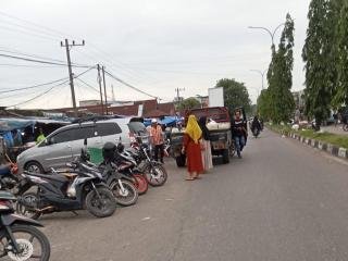 Parkir Sampai ke Tengah Jalan, Warga Minta Juru Parkir Dievaluasi