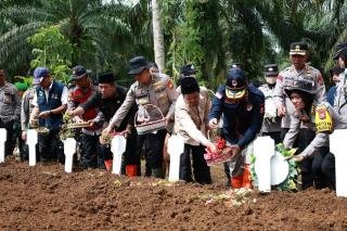 Tak Teridentifikasi, 10 Jenazah Korban Galodo di Agam Dimakamkan Secara Massal