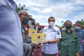 Dapat Bantuan Alsintan dari Pemprov Riau, Wabup Bengkalis Doakan Pak Gubernur Tetap Langgeng