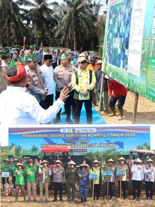 Pimpin Penanaman Jagung 40 Hektare di Pelalawan, Kapolda Riau Berikan Jaminan Asuransi