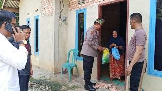 Menebar Kemaslahatan melalui Jumat Berkah, Kapolsek Kampar Sambangi Warga Dhuafa