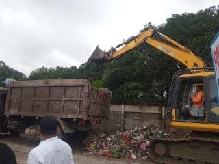 Status Darurat Ditetapkan, Pemko Pekanbaru Turunkan Armada Tambahan Angkut Sampah