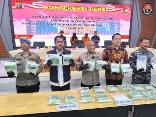 Sejoli Asal Palembang Ketangkap Polda Riau Jadi Kurir 32 Kg Sabu, Ngaku Terlilit Utang