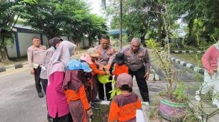 Ditlantas Polda Riau Kenalkan Anak TK Tertib Berlalu Lintas dan Cinta Lingkungan Sejak Dini