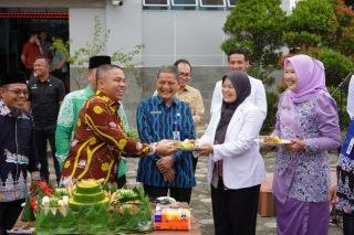 Peringati Hari Kesehatan Jiwa Sedunia di RSJ Tampan, Gubri: Jangan Biarkan Pasien Kehilangan Harapan