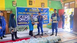 Ditpoludara Baharkam Polri dan Ditpolairud Polda Riau Salurkan Bantuan Sosial di Kepulauan Meranti