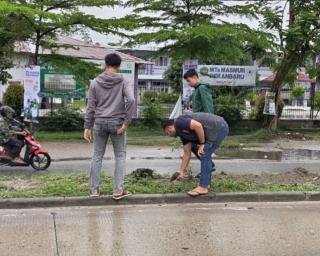 Dipepet dan Diancam Parang, Pengendara Tinggalkan Motor di Depan Perumahan Sidomulyo