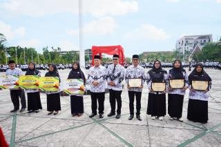 Momen Peringatan HGN 2025, Delapan Guru Berprestasi Raih Umrah oleh Pemprov Riau