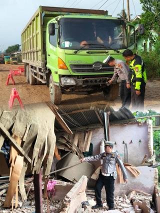 Rumah Ambruk Ditabrak Truk, Ibu Bersama Dua Anaknya Terlelap Tidur Ikut Tertimpa