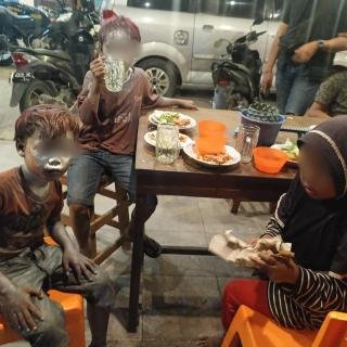 Pasutri Diduga Paksa Anak dan Cucu Mengamen hingga Larut Malam, Target Rp250 Setiap Hari