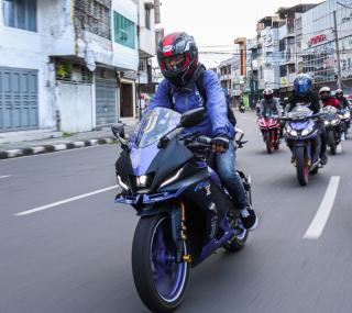 Keseruan Ngabuburide Bareng Penggemar Yamaha R Series 