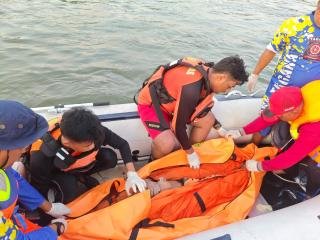 Hanyut di Sungai Kampar, Warga Bandung Ditemukan Meninggal Tersangkut Keramba Ikan