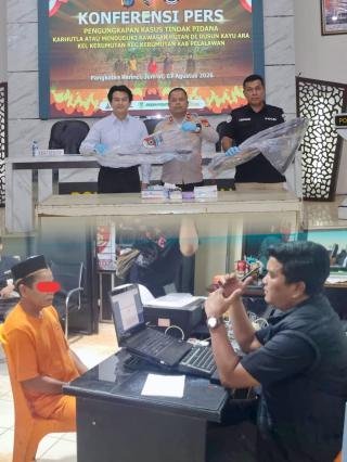Petani Dijebloskan ke Sel Polres Pelalawan akibat Buka Lahan dengan Cara Dibakar