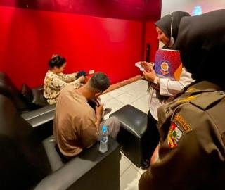 Razia Bioskop Mini, Satpol PP Pekanbaru Angkut 5 Pasang Muda Mudi
