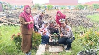 Police Goes to School di SMPN 37, Polda Riau Bangun Sadar Keselamatan dan Peduli Lingkungan 