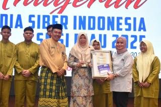 MAN 1 Pekanbaru Raih Anugerah Media Sekolah Terbaik se-Riau, Norerlinda: Motivasi Terus Berinovasi