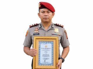 Selamatkan Hutan Mangrove di Riau, AKBP Teddy Ardian Raih Penghargaan dari Kapolda