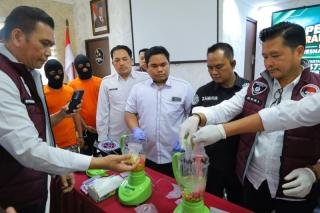 1.473 Butir Ekstasi, Sabu dan Cartridge Etomidate Dimusnahkan di Hadapan Tersangka 