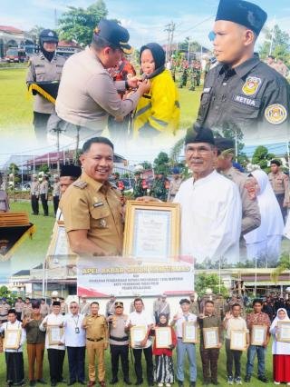 Pimpin Apel Akbar Sabuk Kamtibmas, Kapolres Pelalawan Berikan Penghargaan ke Para Tokoh