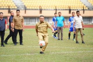 Meriahkan Hari Jadi ke-68, Gubernur Riau Resmi Buka Turnamen Mini Soccer Antar-OPD