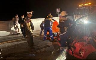 Sopir dan Penumpang Tewas Usai Calya Tabrak Truk di Tol Permai