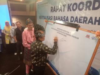 Disdik Tandatangan Komitmen Bersama Kebijakan RBD Riau